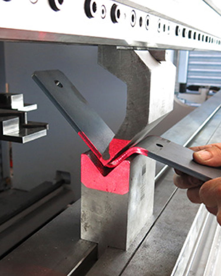 Corte e quinagem chapa